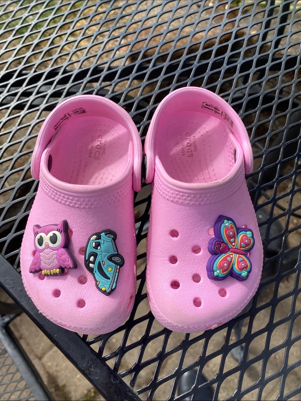 Preowned Crocs Pink Sandals with Owl & Butterfly Charms C7 very good